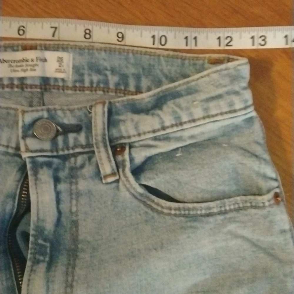 Abercrombie & Fitch size 2 ankle straight ultra high rise lightwash jeans.